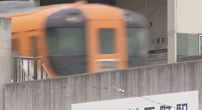 駅で特急列車にはねられた男性がホームの女子高校生を直撃 → 男性は死亡し女子高校生も大ケガ