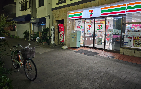 盗まれた自転車がコンビニの近くに停めてあった！犯人中にいるかもだから待つわ」 → 結果・・・