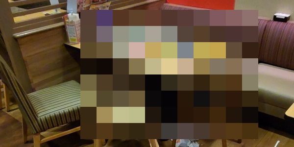 「お子さま連れがファミレスで散らかして帰った！これは酷い」（ﾊﾟｼｬｯ →4.8万いいねで物議に「常識のない親」「これくらい別にいいだろ」「ファミレスはそういうところ」