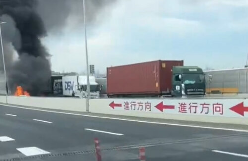 首都高3人死亡事故のトラック運転手、前日に体調不調を訴えていた「発熱していたが仕事を休めない」