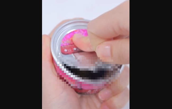 とあるユーチューバーが駄菓子屋で謎の缶詰を発見→購入して開けてみると・・・うわああああああああ