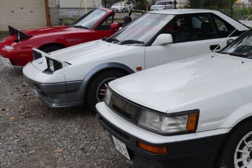 【注意喚起】古いスポーツカーを所有するX民に外国人が「車売ってくれ」の一点張り→断っても全く帰ってくれず警察を呼ぼうとすると、最悪の事態に・・・