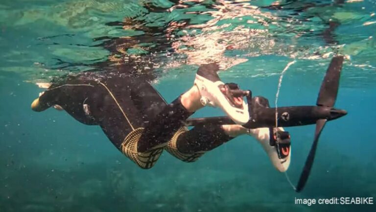 水中を超人的スピードで泳ぎたい？ならばこれはどうでしょう？足でプロペラを回すシーバイク