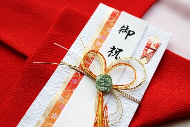 【悲報】若者たち、気づく結婚式のご祝儀「結婚式のご祝儀って普通に高くね？」
