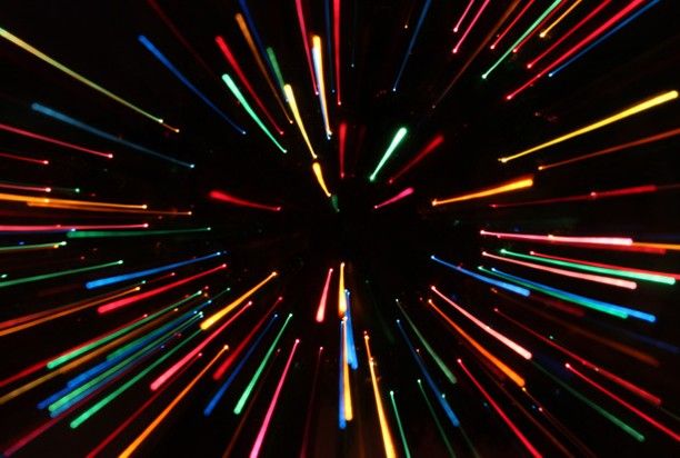 光の速さを超えると過去に戻る←これ、説明できる？