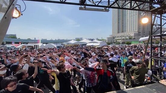 肉フェスで踊るチー牛集団、海外インスタ垢が取り上げ世界中で再生へ→海外ニキの反応が・・・(｀；ω；´)