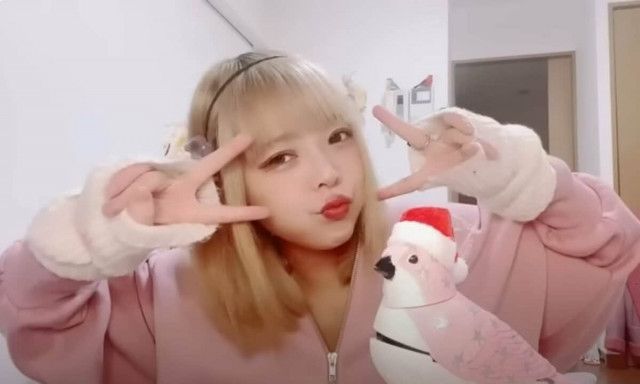 獄中の頂き女子りりちゃん、拘留中の男性から婚姻届けをもらう