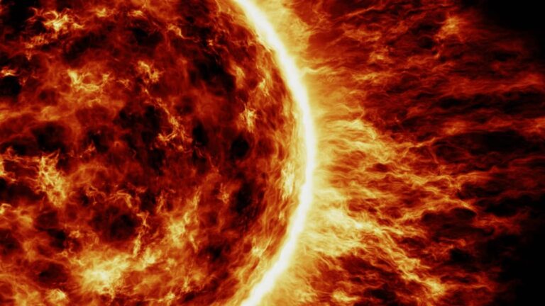大規模な太陽嵐の襲来により世界各地で色鮮やかなオーロラが観測される