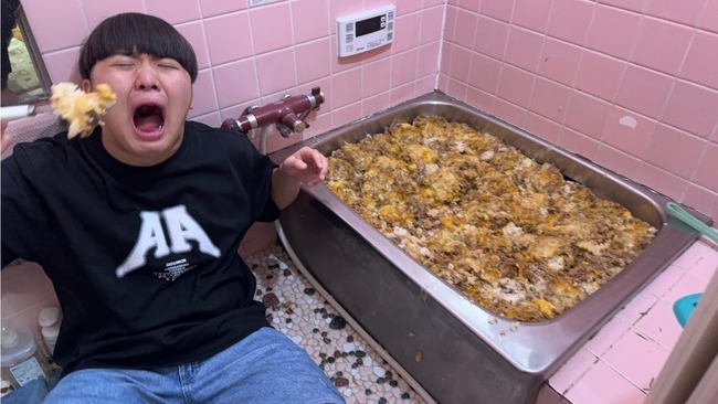 浴槽にチーズ牛丼を敷き詰めて炎上したユーチューバー、とんでもない声明を発表してしまう