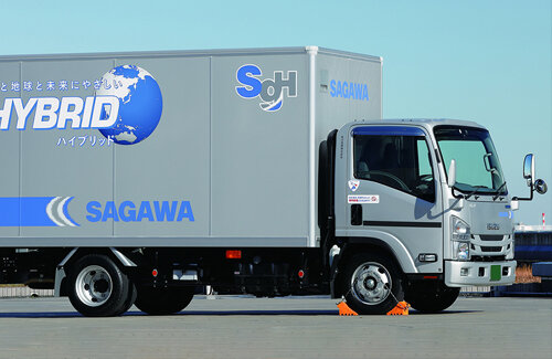 【英断】佐川急便がトラックの名札廃止！「悪質クレーマーに名前を知られる」「SNSで拡散される」