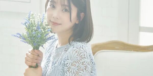 人気女性声優さん、下着の一部が写った写真を公開してしまい、慌てて削除と再投稿！写っちゃった写真がこちら・・・