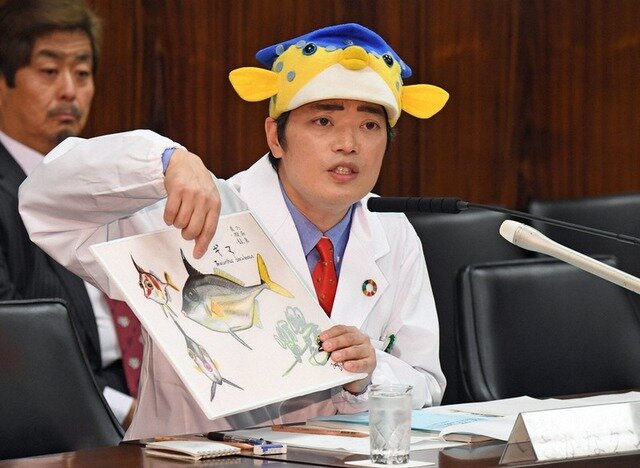 さかなクンさん、三国志の曹操に匹敵する待遇を受けていると判明！！ 「ハコフグの帽子を取らずに秋篠宮邸に入ることを許可」
