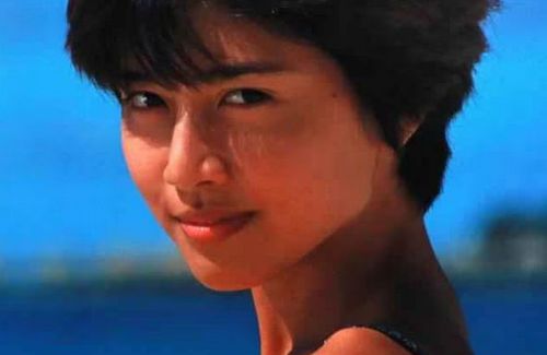 【画像】内田有紀さん、48歳とは思えない若さと美しさを始球式で披露してしまいお茶の間騒然！　「30年以上歳とってない！」ｗｗｗｗ