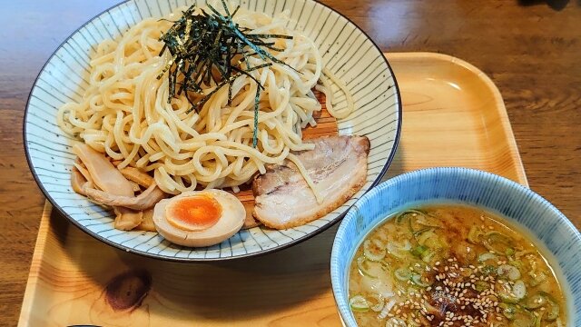 客「つけ麺のスープ無くなったから足してほしいとお願いしたら、+200円かかると言われた。普通あり得ないから、評価☆1ね（笑）」 ← どう思う？