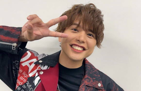 人気男性声優さん「電車乗ってたら目の前の女性がスマホ見せてきた！まわりに悟られずファンって言ってくれるやつかな！？」 → まさかの事実を伝えられるｗｗｗｗｗ