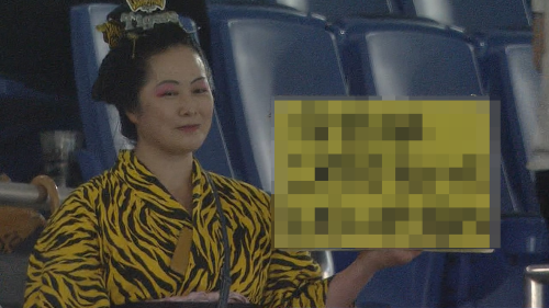 プロ野球『巨人×阪神』、試合後のヒーローインタビュー中にヤバすぎるものが映り込むｗｗｗｗｗｗ