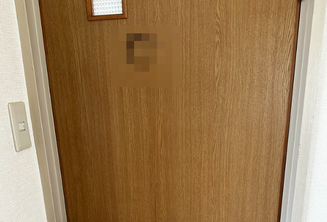 不動産屋「同棲カップルに家を貸すとこうなります。一生同棲カップルに貸しません」ﾊﾟｼｬｯ → 投稿された画像がヤバイ・・・