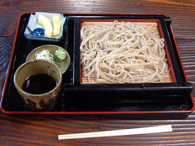 「麺をすするのは日本の文化」って大嘘だよね