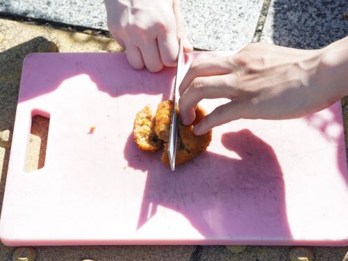 依頼を受けて“メンチ”を切っているメンチニキさん、とんでもない人からDMが届く・・・「ご相談です。セクシー女優ですが◯◯で困ってます」