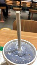 紙ストローって味が変になるよね