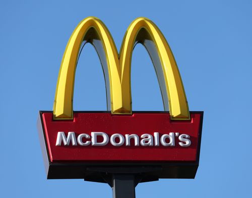 【朗報】マクドナルドが徐々に紙ストローを廃止！？ 一部店舗ではすでにプラスチックに戻っている模様