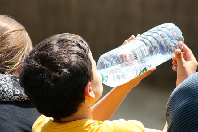 埼玉県の中学校の校則「授業中に水を飲まないのはマナー。どうしても喉が乾いたら挙手して飲め」 →物議を醸す