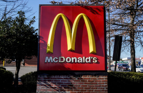 米マクドナルドさん、注文受付にAIを導入 → アイスにベーコントッピング、マックナゲット20個注文など誤注文だらけで使用中止に