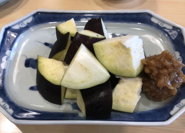 蕎麦屋で「750円の水茄子」を頼んだが、切っただけの生ナスが出てきた←食べてみた結果・・・