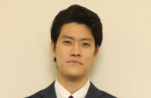 霜降り粗品さん、今度は新大阪駅で一般人と口論に「体持っていかれるくらい当たった」