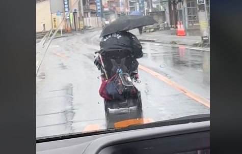 国道をシニアカーでノロノロと走っていたおじいちゃん、違法だと知ってますか？と聞かれて衝撃回答をしてしまうｗｗｗｗｗ