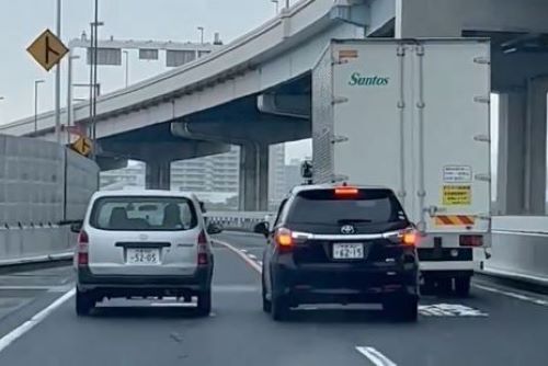 【悲報】煽る方、煽られる方、登場人物全員ヤバい煽り運転、撮影される