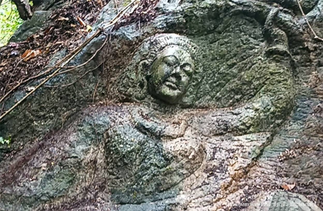 女性の姿を彫刻した岩がタイの森で偶然見つかる。歴史の謎を解明か