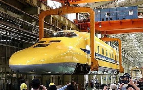 【悲報】「見かけると幸せが訪れる」と言われる『ドクターイエロー』、老朽化のため引退へ・・・