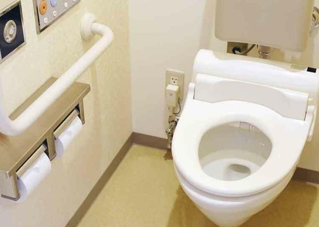 コンビニのトイレを借りたら何か買うべきなのか？ → “使うだけ”という人たちに賛否の声…「公衆トイレじゃないよ」