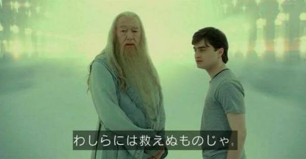 【！？】駅のホームで前を歩いていた女性をいきなり殴り飛ばす男が出現・・・なお男と女性に面識はない模様