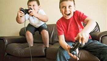 ゲームクリエイターさん、ゲームに対する偏見がないので子供が欲しがるゲームはだいたい買い与えて育てた結果、◯◯な大人が出来上がってしまうｗｗｗｗｗ