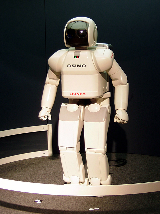 ロボットをわざわざ複雑な作りの人型にする必要はあるのだろうか？