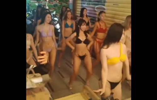 【動画あり】ビキニ姿の女性ダンサーがセクシーショーで死者を供養する葬式、いくらなんでもヤバすぎるｗｗｗｗｗ