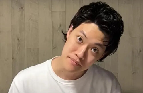 粗品さん、MCを務めるフェスの生放送で「宮迫見てるか～？」