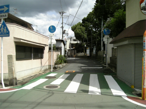 これまでに時速60キロまでの走行が可能になっていた『生活道路』、法定速度を時速30キロまでに引き下げる決定　新たな速度規制は、再来年9月から