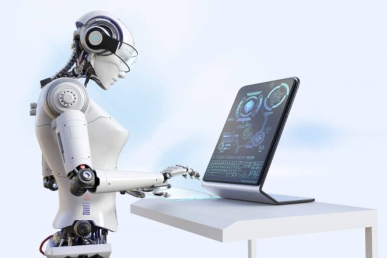 公務員ロボットが階段から落ちて機能停止。仕事のし過ぎによる自滅の疑いも