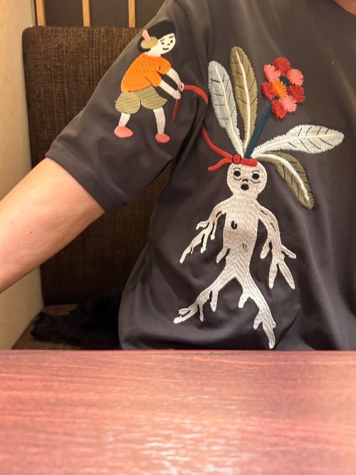 「お義母さんが着てるTシャツ変なの(笑)謎に手が込んでるし(笑)」→衝撃の事実が判明する・・・