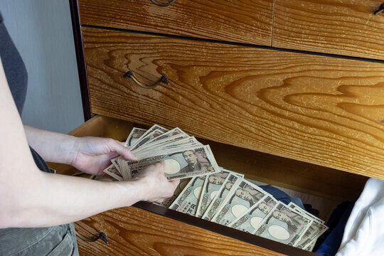女性「事業で儲けたお金はタンス預金っと♪」→最悪の事態に・・・