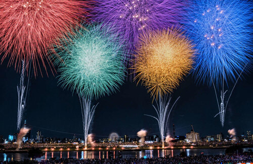 【画像】「葛飾納涼花火大会」の場所取り、最終形態があまりに強すぎるｗｗｗｗｗｗ