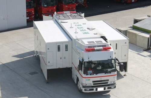 激辛ポテチ高校生搬送で巨大救急車「スーパーアンビュランス」出動！地下鉄サリン事件クラスの騒動だと話題に