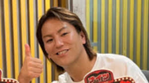 狩野英孝を見ると「面長の人はVネックを着てはいけないのがよくわかる」と話題に