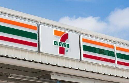 セブンイレブン、8月から宅配ピザを始める模様！ 最短20分で焼きたてピザのほか、飲料やティッシュなど日用品の配達が可能に