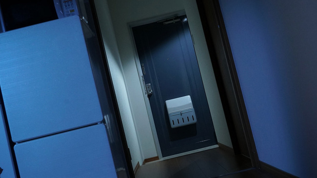 【恐怖】「これで人生終了か」玄関を開けたら黒い人影が立ってて覚悟した話