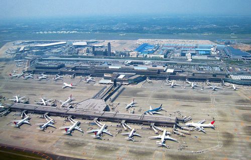 【天才】成田空港付近の駐車場で高級車が大量盗難　→　千葉県警「◯◯◯探せば一発だよ」　→　言われた場所を探したら無事全車発見！すげえええｗｗｗｗ