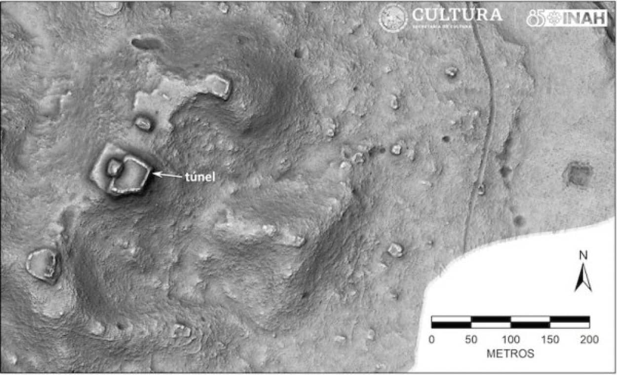 メキシコで古代マヤ文明時代の競技場の地下に謎めいた構造物を発見、ピラミッドも発見される